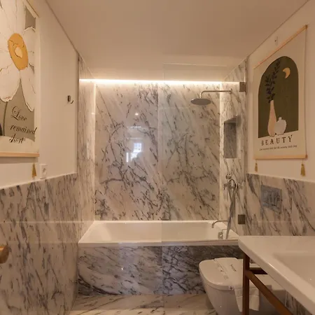 Апартаменти Flh Downtown Comfy *